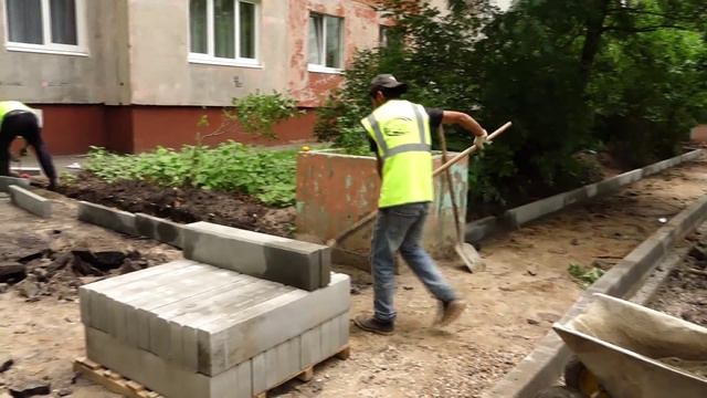 В Ярославле продолжается благоустройство дворов