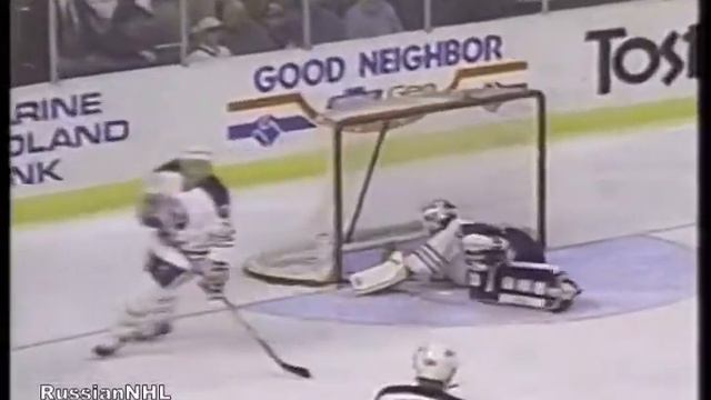 Igor Larionov scores vs Sabres for Sharks (21 nov 1993)