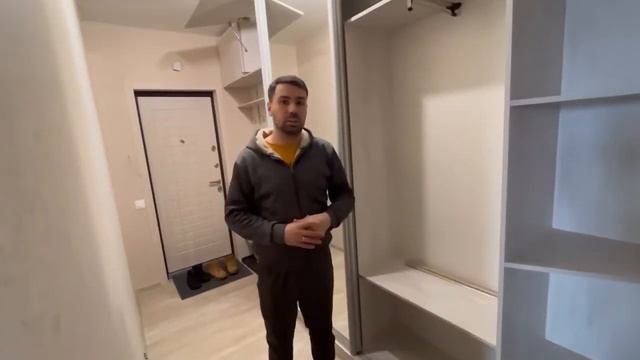 Обустроили всю квартиру мебелью, пока заказчик был в другом городе. Гардеробная.Шкаф.Мебель в ванну
