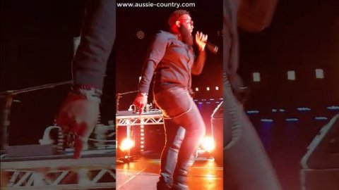 Blanco Brown doing The Git Up challenge live