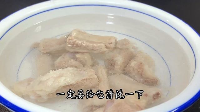 春天要多吃玉米排骨湯，大廚教你一招，湯甜肉香，好喝不油膩真香【阿朝哥美食 】#玉米排骨湯 #玉米 #排骨湯