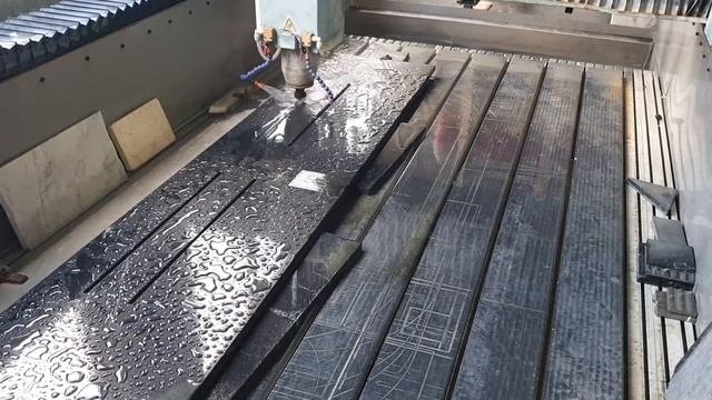 Фрезеровка конвекционных отверстий в подоконнике.