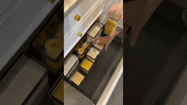 Хранение круп в выдвижном ящике