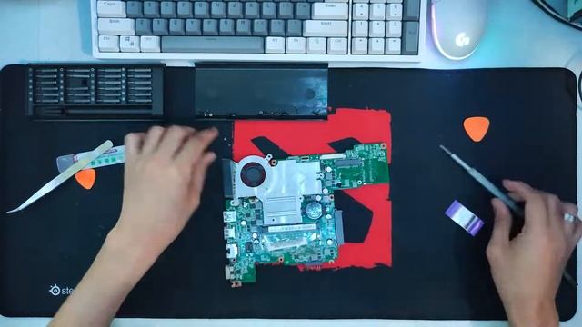 Acer Aspire One 725 (Disassembly) Keyboard and Battery Replacement