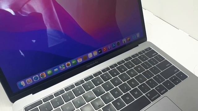 #100 MACBOOK PRO A1708