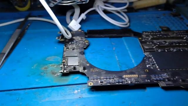 MacBook Pro A2141 No Power Issue Solved Shorting In 2.5V SSD Line