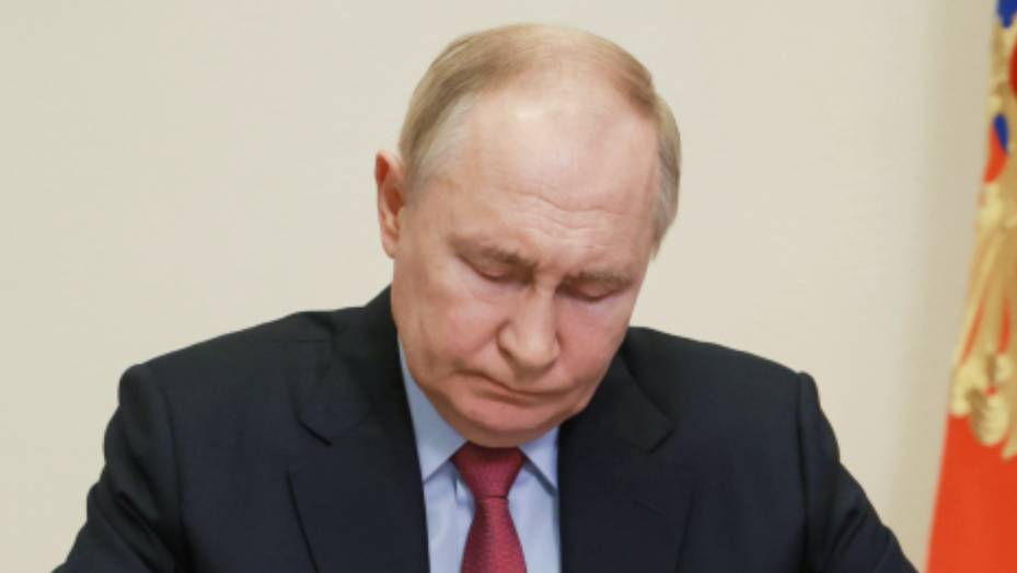 Путин подписал указы о помиловании 13 заключенных