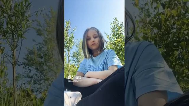 Девочка поет песню ??#дети #дети поют песню#девочка #у тебя есть айфон ?для детей ❤️