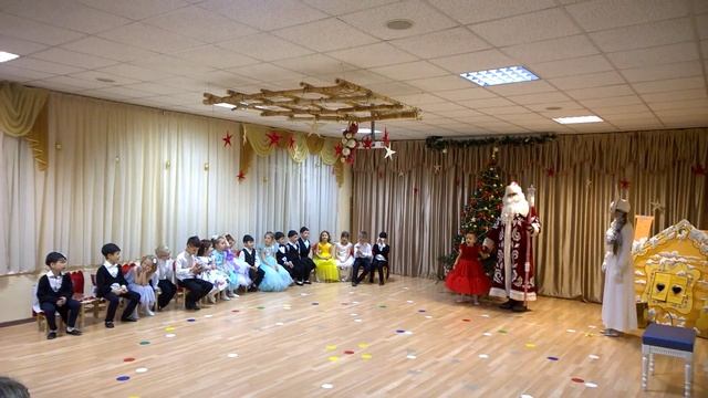 Стих на новый год в детском саду. Новогоднее стихотворение. Новогоднее поздравление