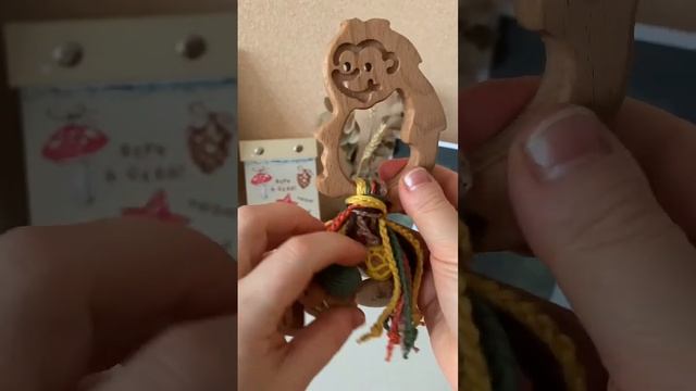 Грызунок-прогремушка из можжевельника Ёжик в подарок на рождение малыша (Мастерская Зорькиной Елены