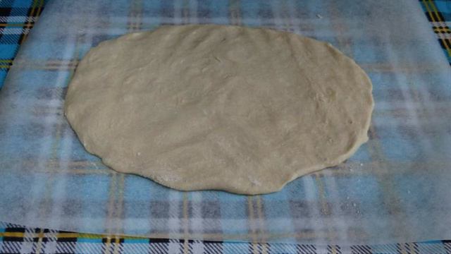 Пирог-плетенка с вишней и сыром