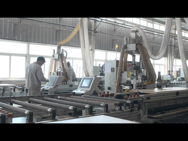 Автоматическая линия для производства дверей YUTON на дверной фабрике HOLZER (Пекин)