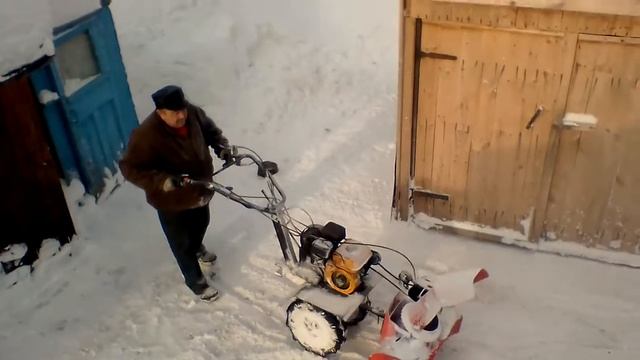 Ротор чистить снег