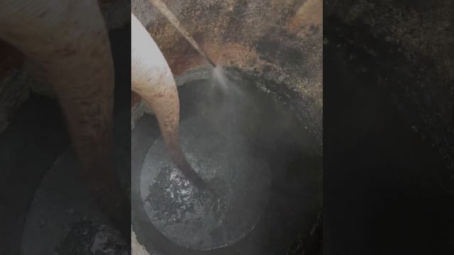 Вот такая у нас работа , илосос, гидродинамическая промывка, спуски в колодец .