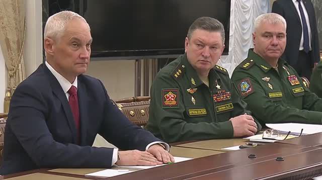 Полное видео. Владимир Путин провел встречу с командующими войсками военных округов.