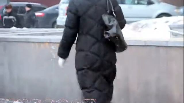 Чёрное зимнее пальто с капюшоном