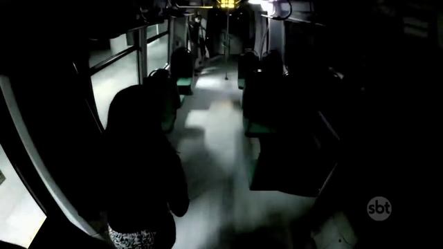 Menina Fantasma Ataca no Metrô (Scary Ghost Subway Prank) - [Pegadinha - Câmera Escondida