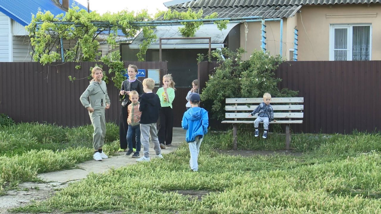 В Анапе полицейский спас многодетную семью при пожаре