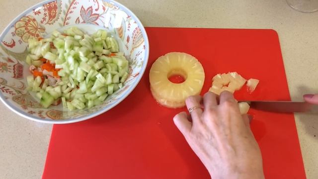 Салат "СМАКОВНИЦА" Устоять Невозможно! Гости чуть НЕ ПОДРАЛИСЬ за этот салат! Его ОБОЖАЮТ ВСЕ!...