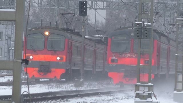Электропоезда ЭД4М-0315 и ЭД4М-0004