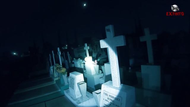 Los MUERT0S nos HABLARON en el CEMENTERIO, y pudimos COMUNICARNOS con un N1Ñ0 y HOMBRE FANTASMA