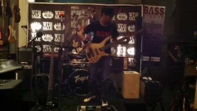 Andunkz - Perform Solo Bass Di Midnite Sale Melodia Musik Jakarta