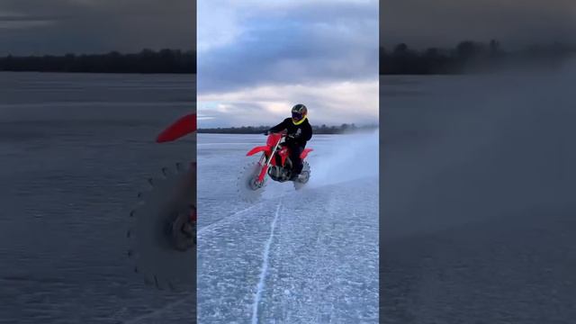 Мотоцикл по льду