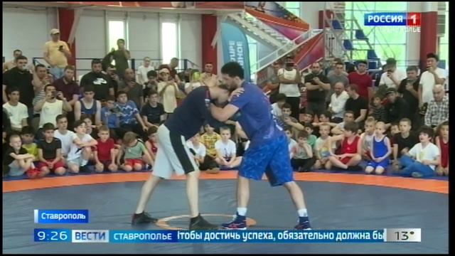 Чемпион олимпийских игр показал мастер-класс по вольной борьбе в Ставрополе