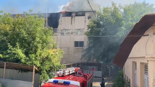 Пожар в Екатеринбурге рядом со штабом ЦВО