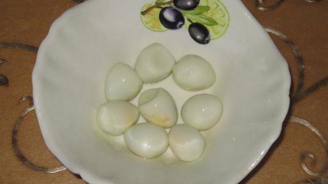 Закуска из перепелинных яиц с икрой