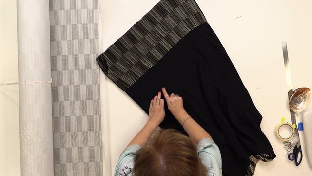 Обзор свободного плиссированного платья с многослойной юбкой. О работе с плиссированной тканью.