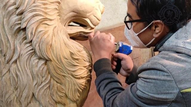 Lion creative wood carving