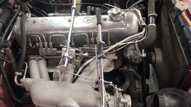 1964 Mercedes 220 SE Coupe engine running 10-19-2018