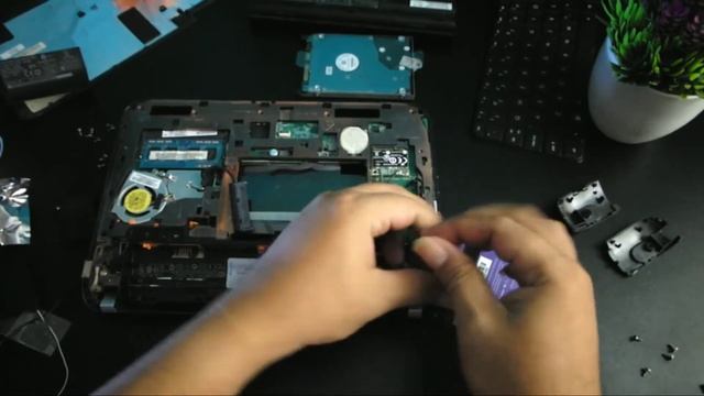 BONGKAR LAPTOP/NETBOOK HP MINI | CARA GANTI SPEAKER INTERNAL