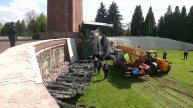 В Ровно снесли памятник воинам-освободителям, погибшим в годы Великой Отечественной