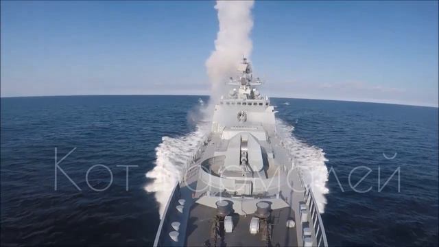 Кадры залпов крылатыми ракетами "Калибр" с борта фрегата "Адмирал Макаров" по целям противника