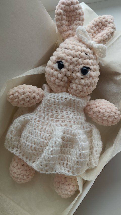 Вязаный зайка крючком