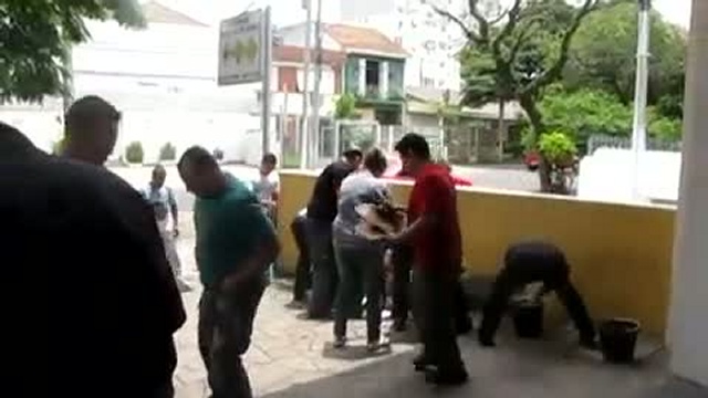 Тренировка полиции Бразилии. Жесть!