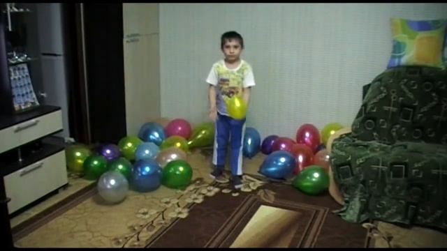Много шариков Мистер Ник играет с шариками / play a lot of balls Мистер Ник