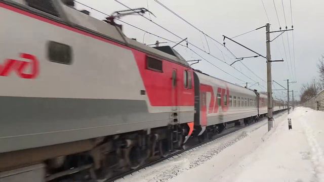 Электровоз ЭП2К-333 со скорым дневным поездом "Москва -"Саранск"