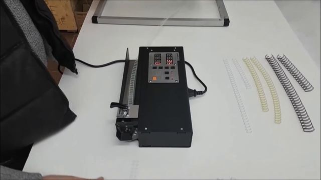 Нарезчик пружины STOPCUTTER T3 E для резки металлической гребёнки переплётной пружины