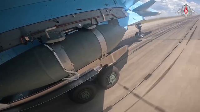 Боевой вылет истребителя-бомбардировщика Су-34 и сброс 4-х планирующих авиабомб ФАБ-500 с УМПК.