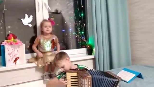 Поздравление С Днем Победы от Лизы Загрядской, средняя группа 
