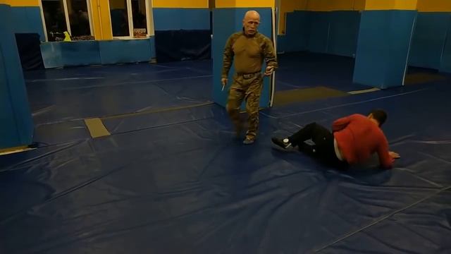 Нож. Прямой хват.  восьмерки.  От левши.