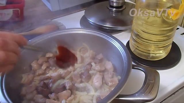 Жареная кимчи김치 볶음 gimchi bokk-eum. Stir-fried kimchi. Kimchi bokkeum.