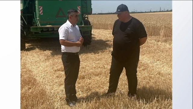 С ходом уборки озимой пшеницы в районе ознакомился глава муниципалитета Р.Аутлев