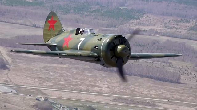 Единственный в России истребитель И-16 времён ВОВ поднялся в небо над Новосибирском 9 мая 2024 года