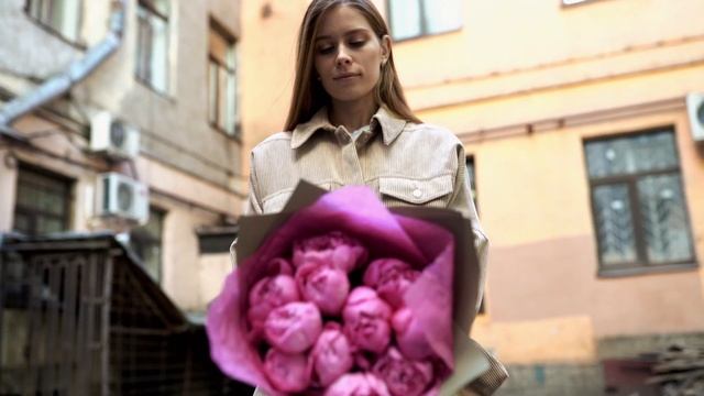 11 ярко-розовых пионов PREMIUM