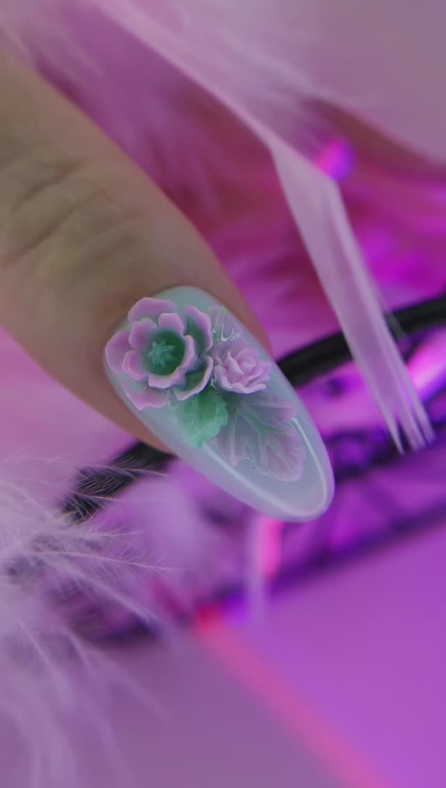 Молды к лету. 3Д цветы на ногтях.