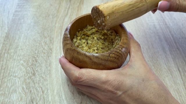 Werfen Sie Walnüsse in kochendes Wasser!  Die ganze Welt wird diese Methode anwenden.